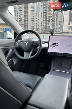 Седан Tesla Model 3 2021 в 
