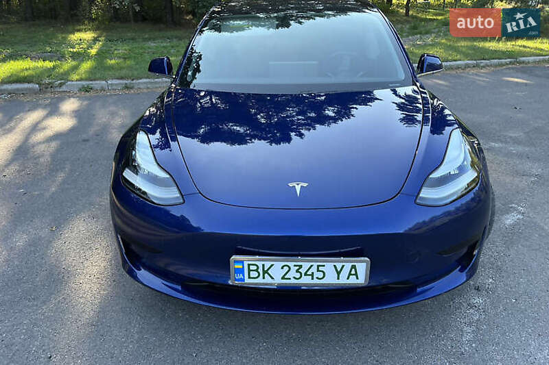 Седан Tesla Model 3 2020 в Києві