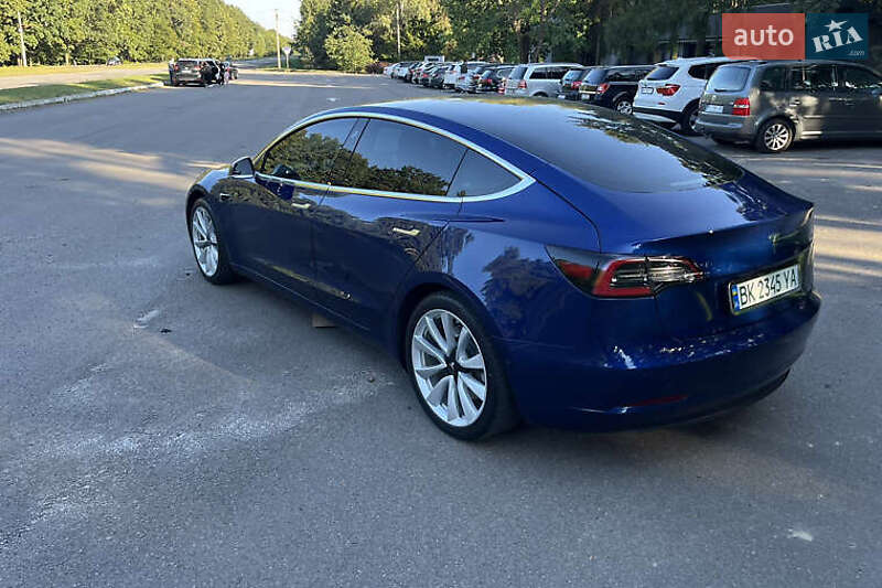 Седан Tesla Model 3 2020 в Києві