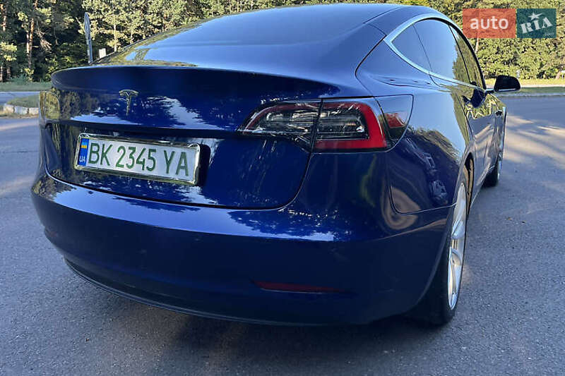 Седан Tesla Model 3 2020 в Києві