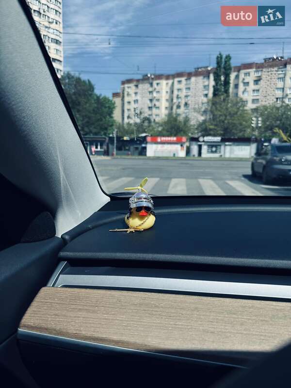 Седан Tesla Model 3 2019 в Одесі