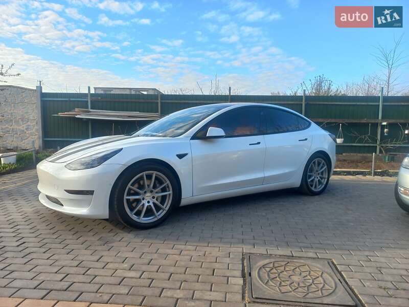 Tesla Model 3 2021