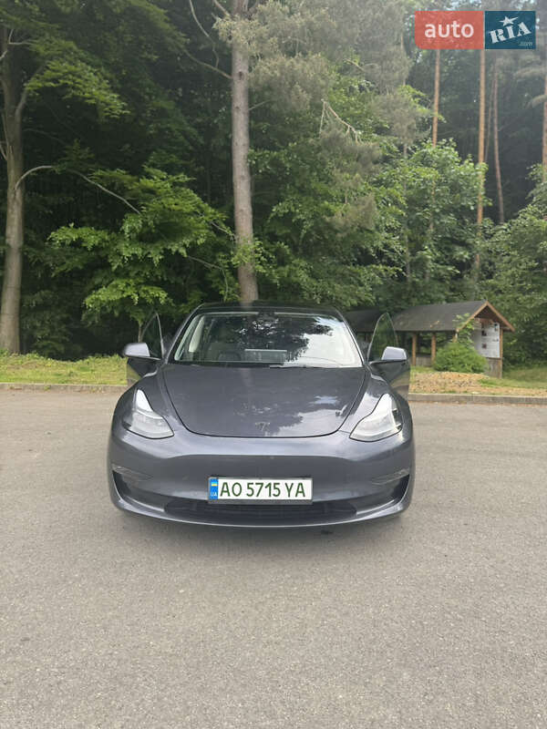 Tesla Model 3 2022