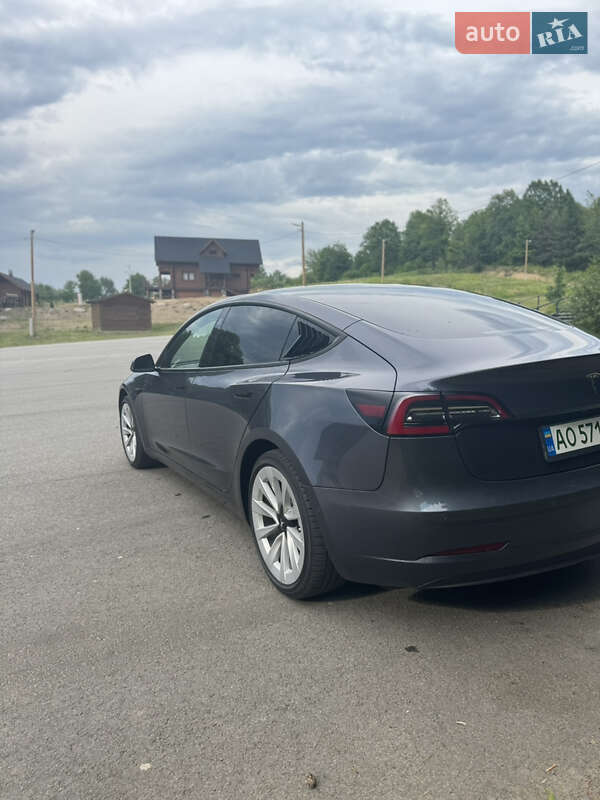 Седан Tesla Model 3 2022 в Ужгороді