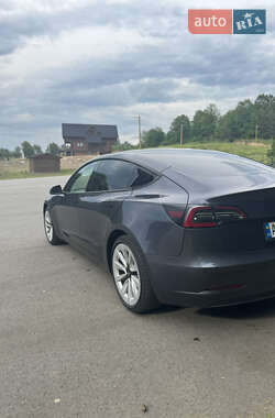 Седан Tesla Model 3 2022 в 