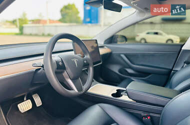 Седан Tesla Model 3 2020 в 