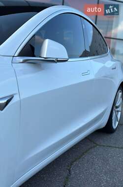 Седан Tesla Model 3 2018 в 