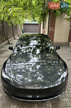 Седан Tesla Model 3 2024 в 