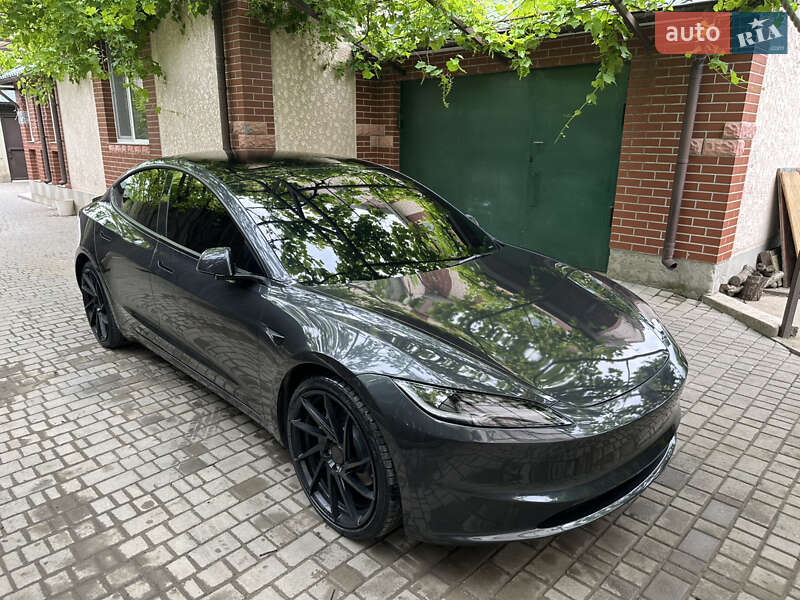 Седан Tesla Model 3 2024 в Чорноморську