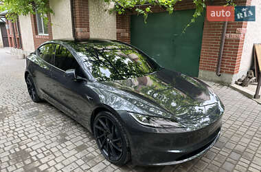 Седан Tesla Model 3 2024 в 