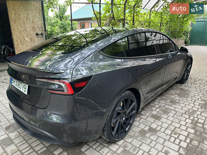 Седан Tesla Model 3 2024 в Чорноморську