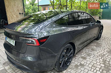 Седан Tesla Model 3 2024 в 