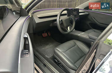 Седан Tesla Model 3 2024 в 