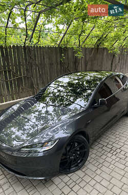 Седан Tesla Model 3 2024 в 