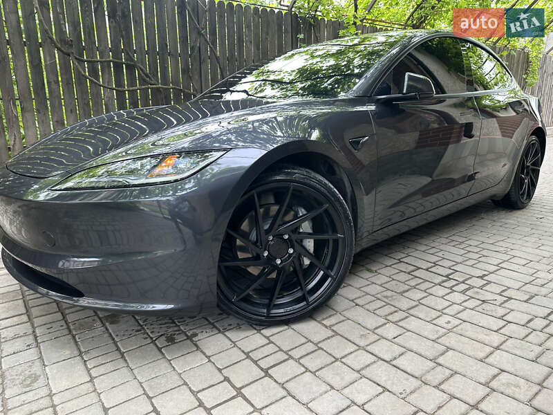 Седан Tesla Model 3 2024 в Чорноморську
