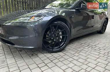 Седан Tesla Model 3 2024 в 