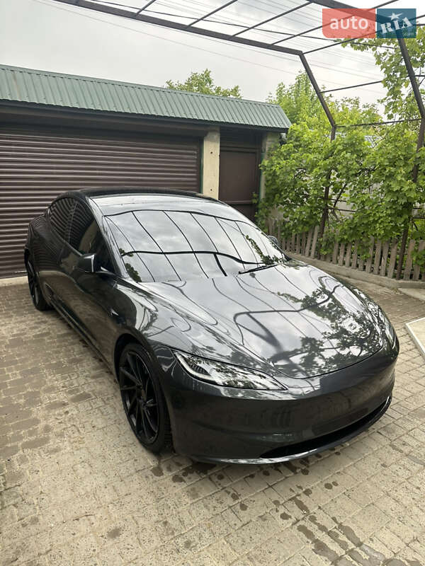 Седан Tesla Model 3 2024 в Чорноморську