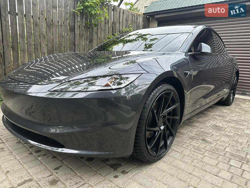 Седан Tesla Model 3 2024 в Чорноморську