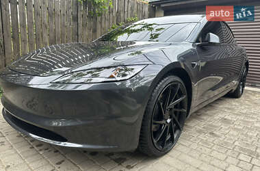 Седан Tesla Model 3 2024 в 