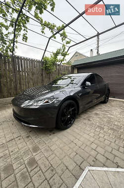Седан Tesla Model 3 2024 в 