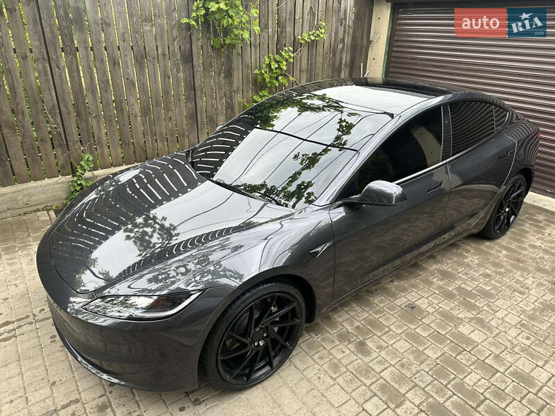 Седан Tesla Model 3 2024 в Чорноморську