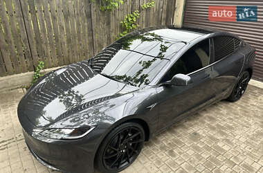 Седан Tesla Model 3 2024 в 
