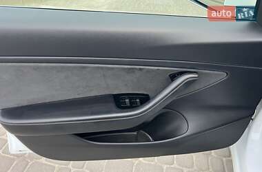 Седан Tesla Model 3 2019 в Солонці