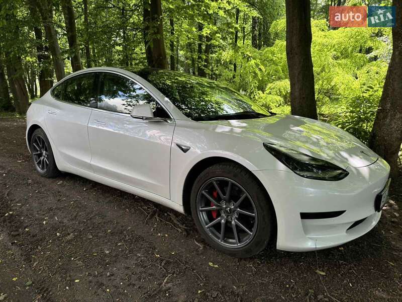 Седан Tesla Model 3 2020 в 