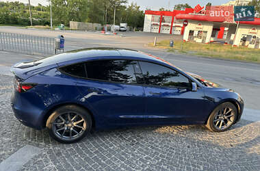 Седан Tesla Model 3 2022 в 