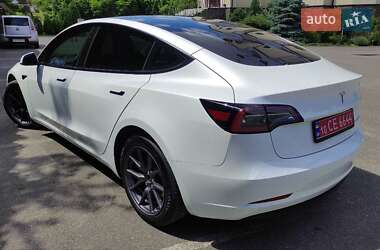 Седан Tesla Model 3 2023 в 