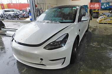 Седан Tesla Model 3 2023 в 