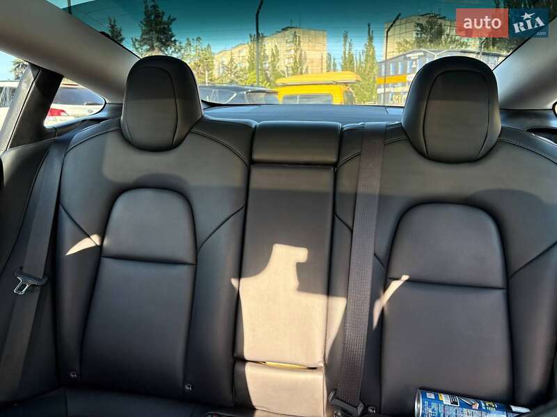 Седан Tesla Model 3 2022 в Кривому Розі