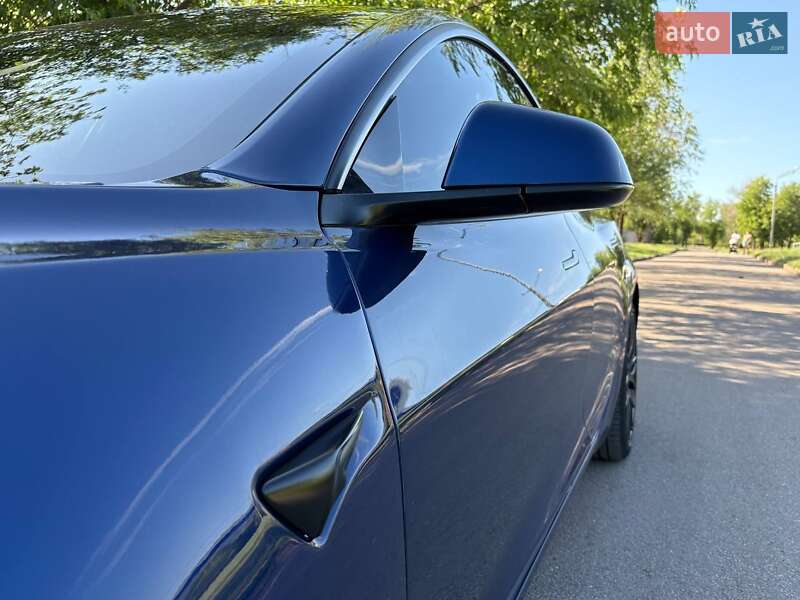 Седан Tesla Model 3 2022 в Кривому Розі