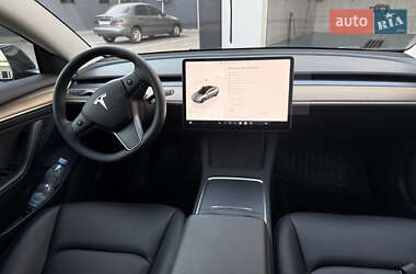 Седан Tesla Model 3 2022 в 