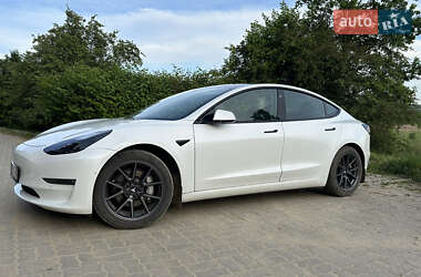 Седан Tesla Model 3 2021 в 
