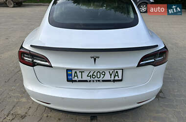 Седан Tesla Model 3 2021 в 