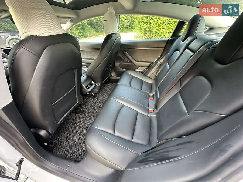 Седан Tesla Model 3 2021 в Калуше