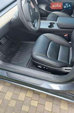 Седан Tesla Model 3 2021 в 