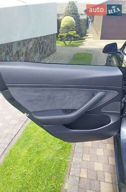 Седан Tesla Model 3 2021 в 