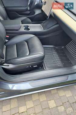 Седан Tesla Model 3 2021 в 