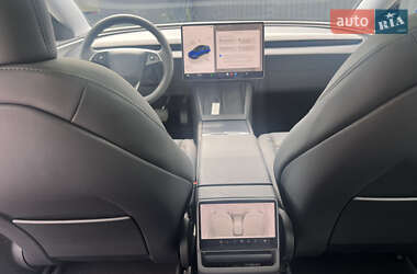 Седан Tesla Model 3 2024 в 