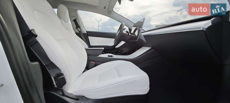 Седан Tesla Model 3 2020 в Киеве