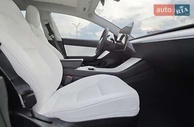 Седан Tesla Model 3 2020 в 