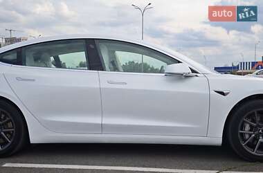 Седан Tesla Model 3 2020 в 