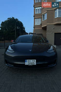 Седан Tesla Model 3 2020 в 