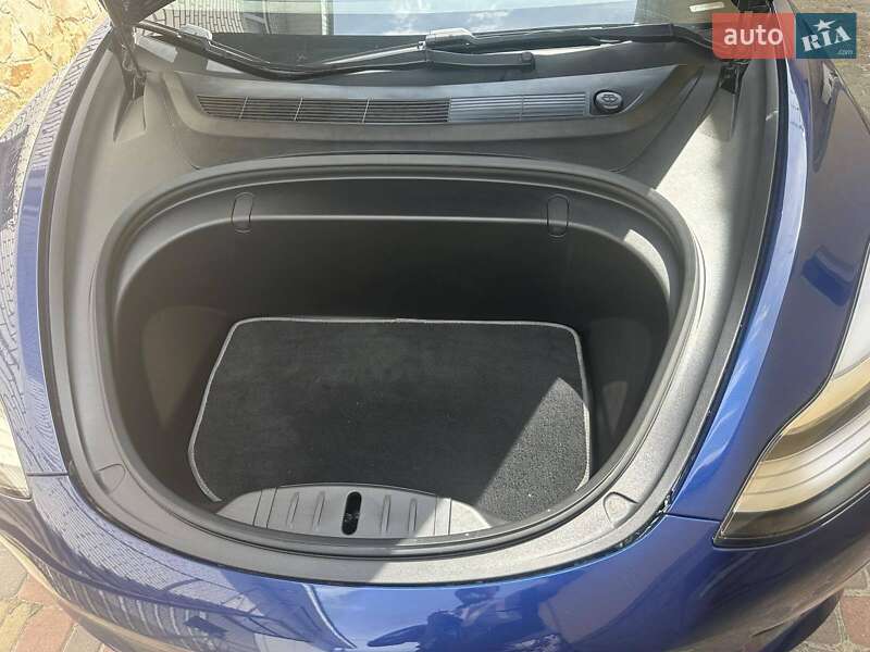 Седан Tesla Model 3 2018 в Києві