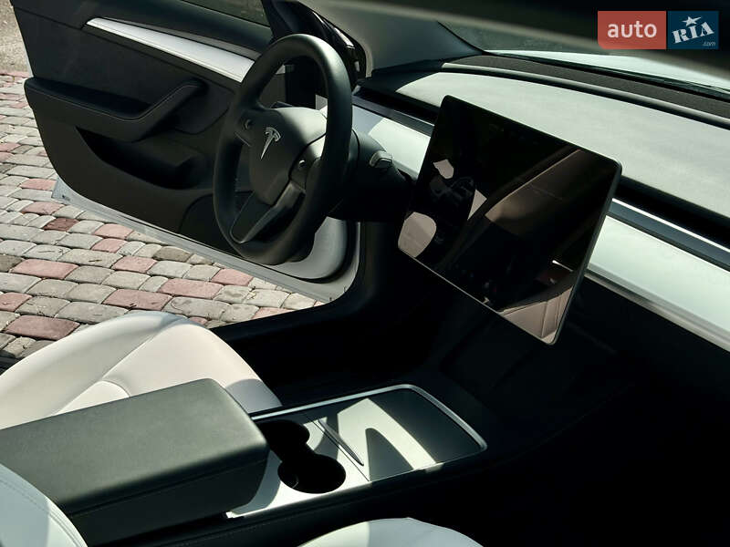 Седан Tesla Model 3 2022 в Вінниці