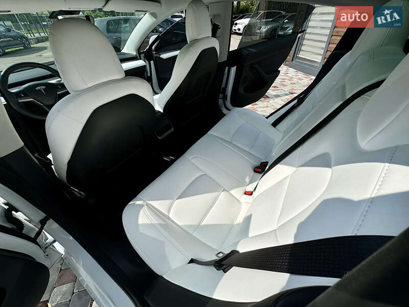 Седан Tesla Model 3 2022 в Вінниці