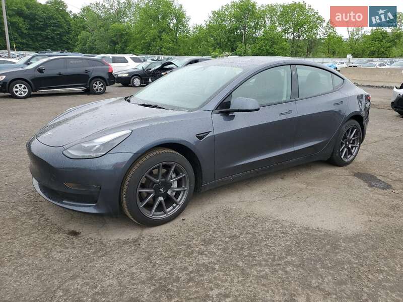 Седан Tesla Model 3 2023 в 