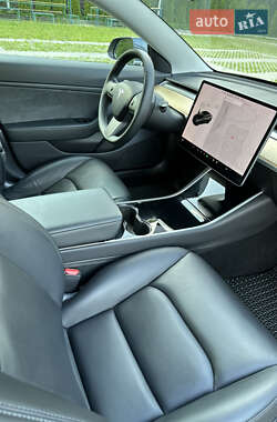 Седан Tesla Model 3 2019 в 